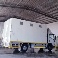 عربة نقل خيل العربه مجهزه لنقل الخيل ربل عازل 0