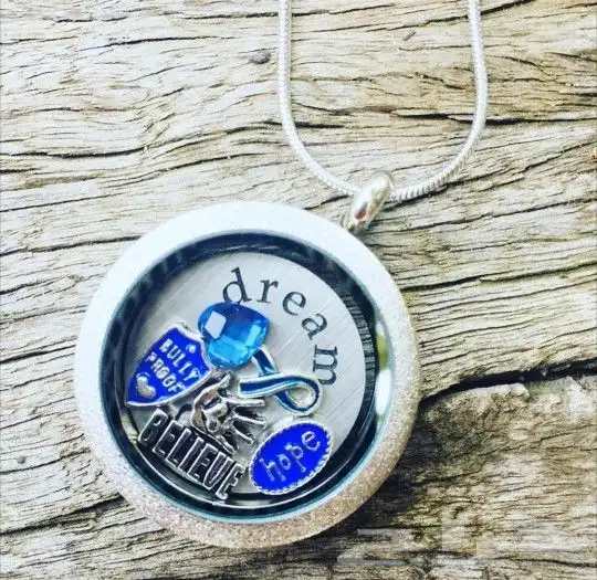 سلاسل وتعاليق 15