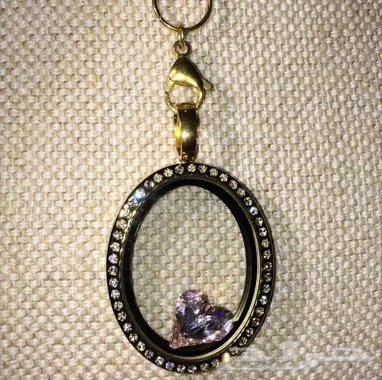 سلاسل وتعاليق 12