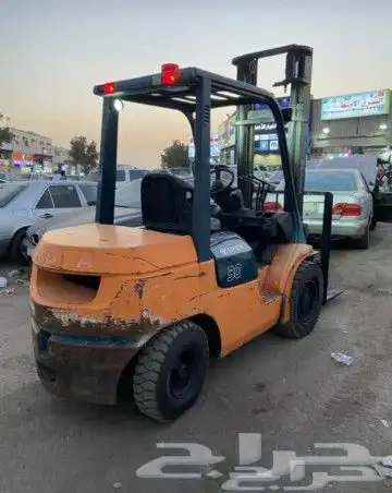 تاجير معدات ثقيلة رافعات شوكية فوركلفيت سكين 5