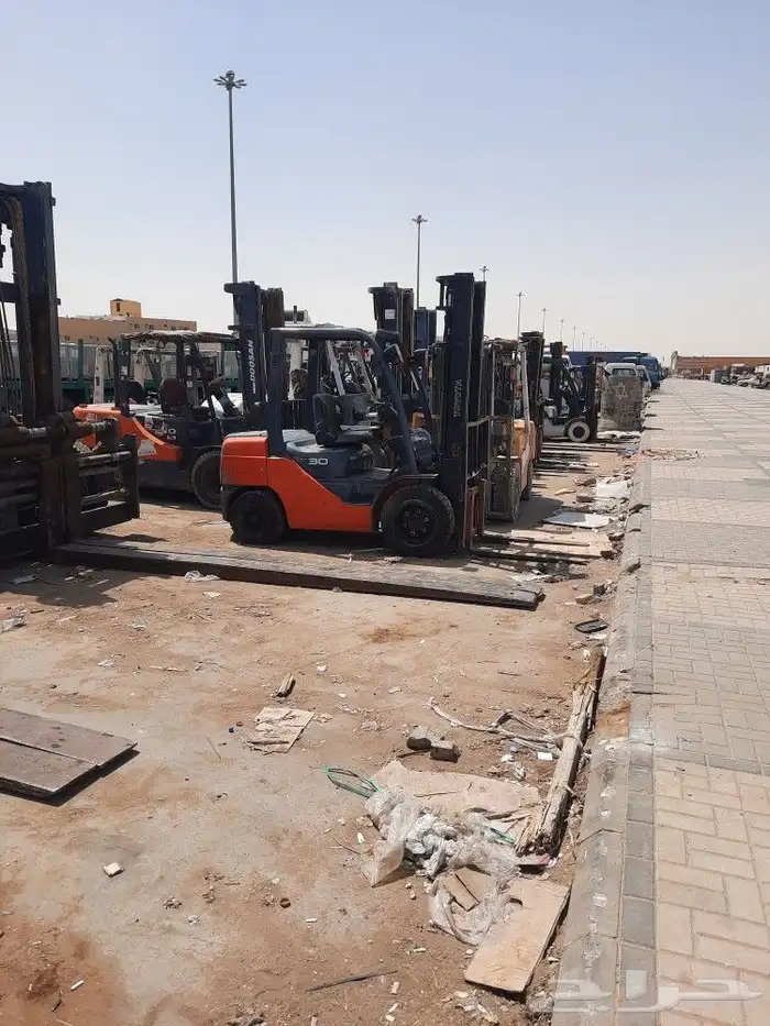 رافعات شوكيه فواركلفت للايجار 0508119399 0