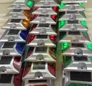 عيون قطط على الطاقة الشمسية 6