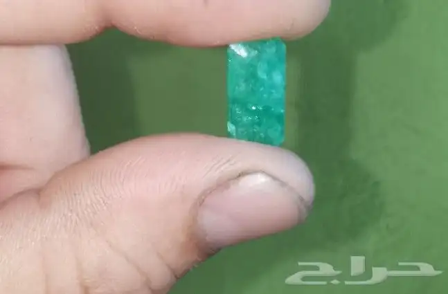زمرد كولومبي طبيعي لامع 1