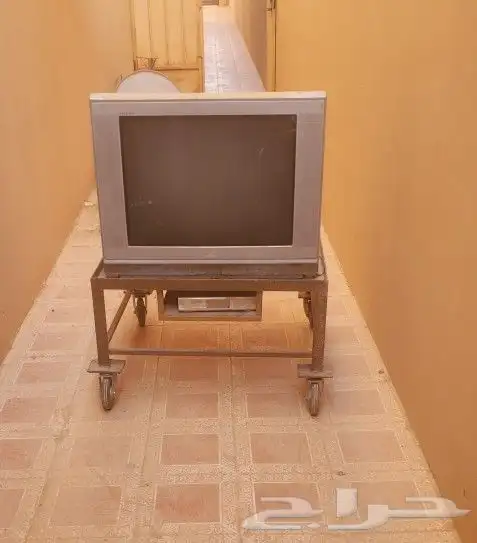 تلفزيون البيع جديد مع الريموت وطاوله 2