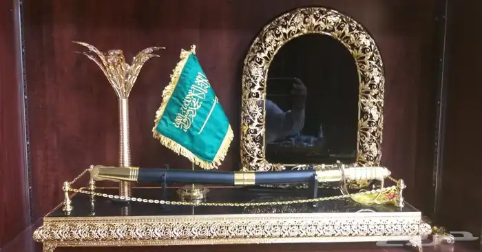مجسمات ودروع 9