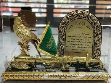 مجسمات ودروع 13