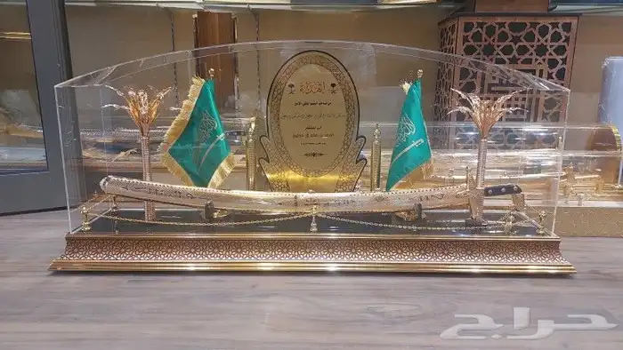 مجسمات ودروع 16