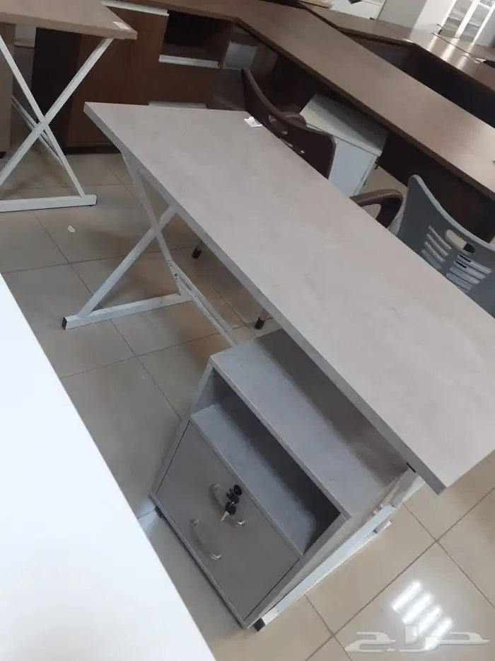 طاولات مكتبية 9