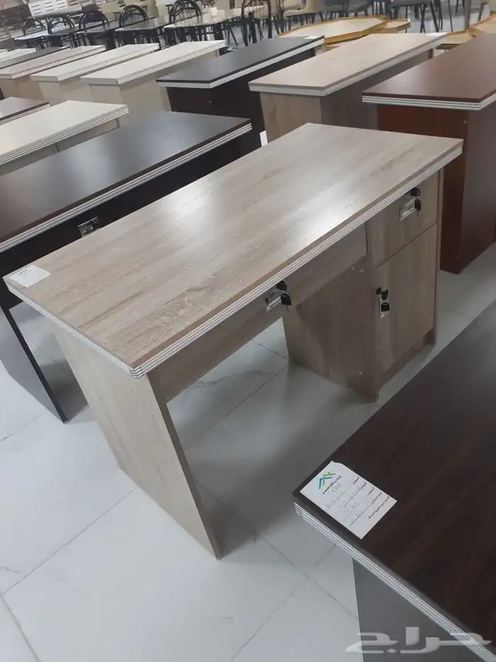 طاولات مكتبية 18