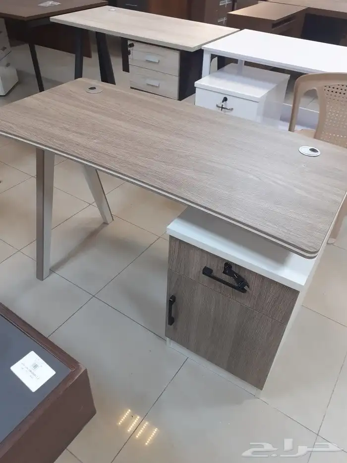 طاولات مكتبية 2