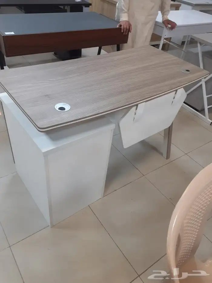 طاولات مكتبية 3