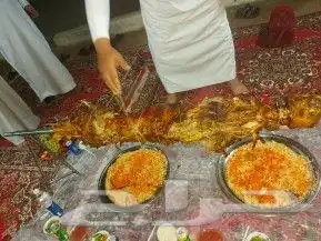 مطعم الخير يقدم خاروف مشوي كامل 2