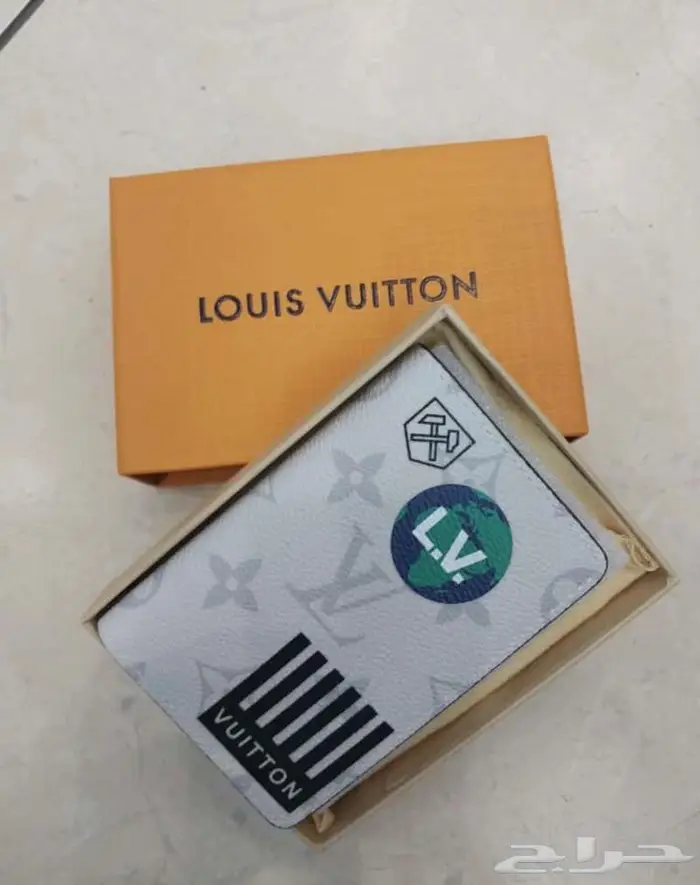محفظة لويس فيتون 10