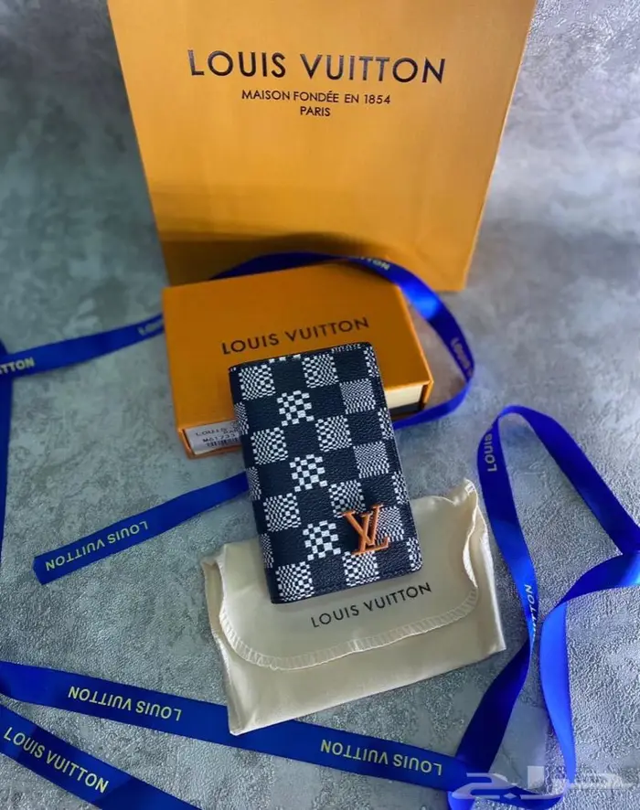 محفظة لويس فيتون 84