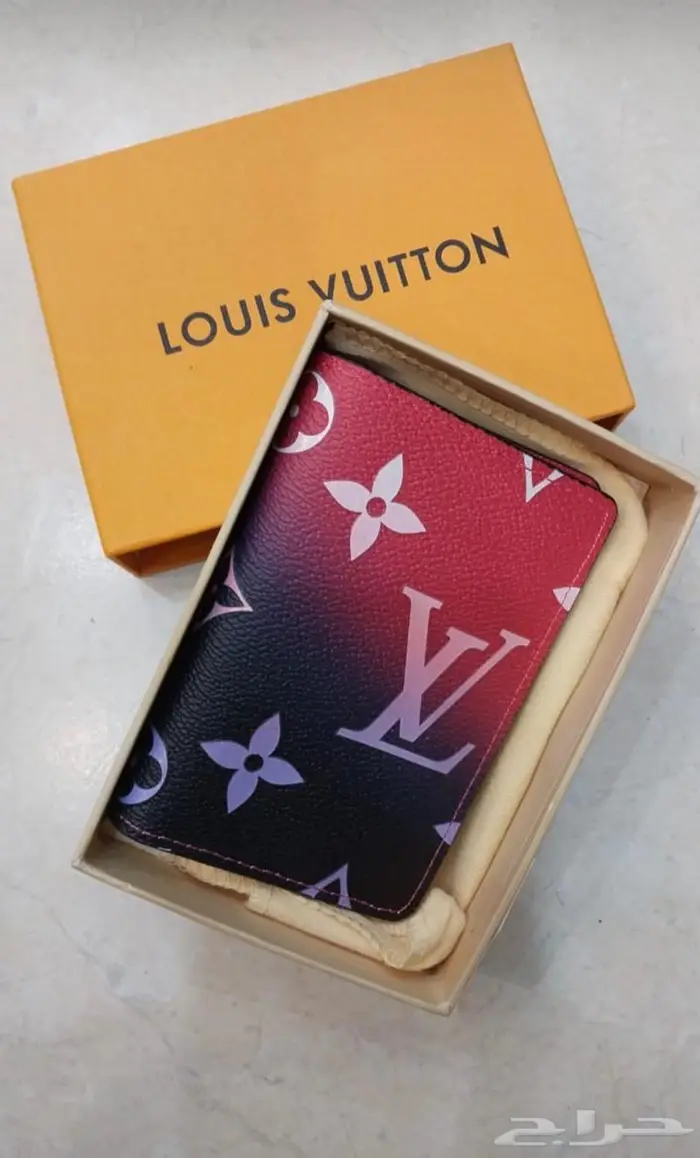 محفظة لويس فيتون 18