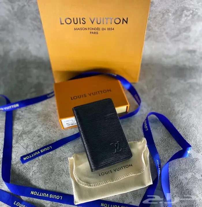 محفظة لويس فيتون 83