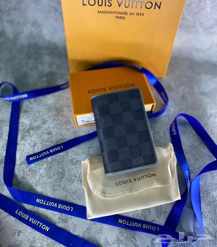 محفظة لويس فيتون 82