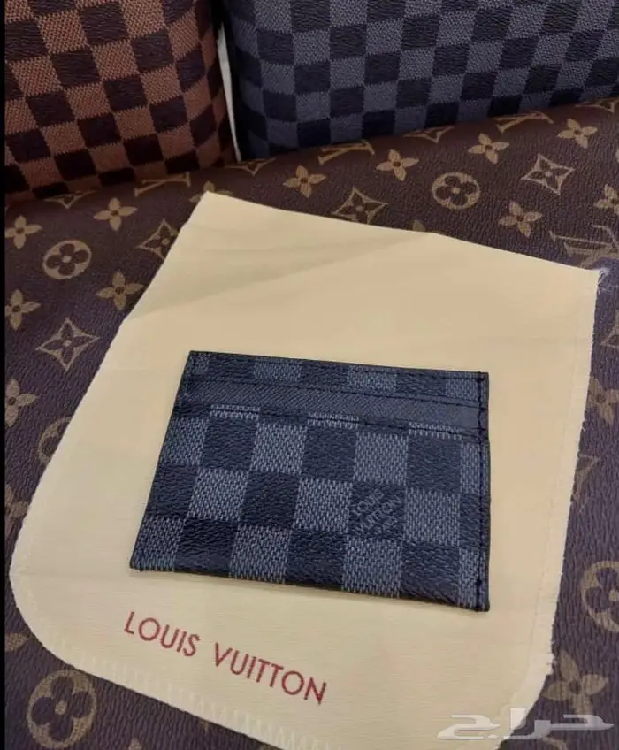 محفظة لويس فيتون 24