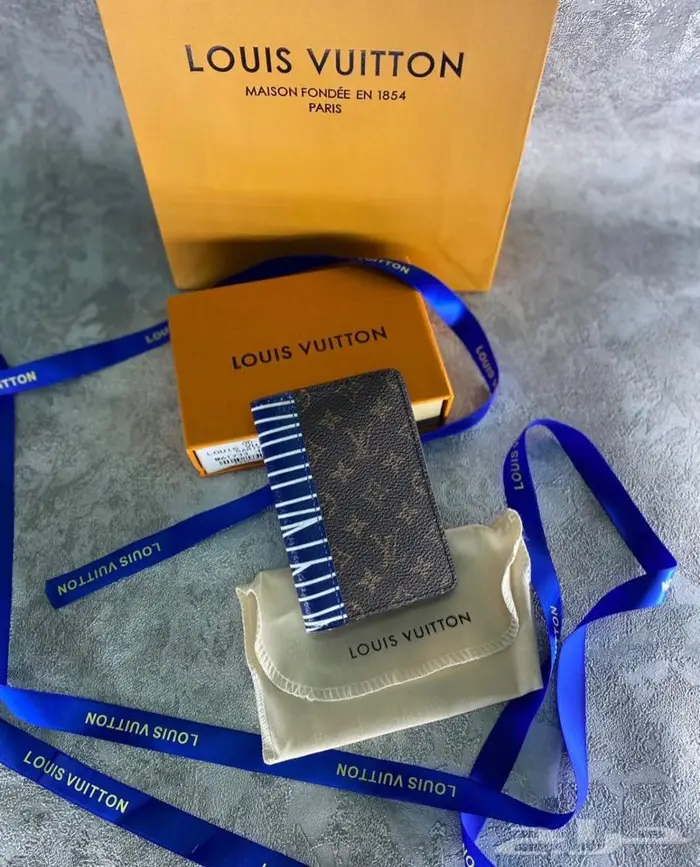 محفظة لويس فيتون 93