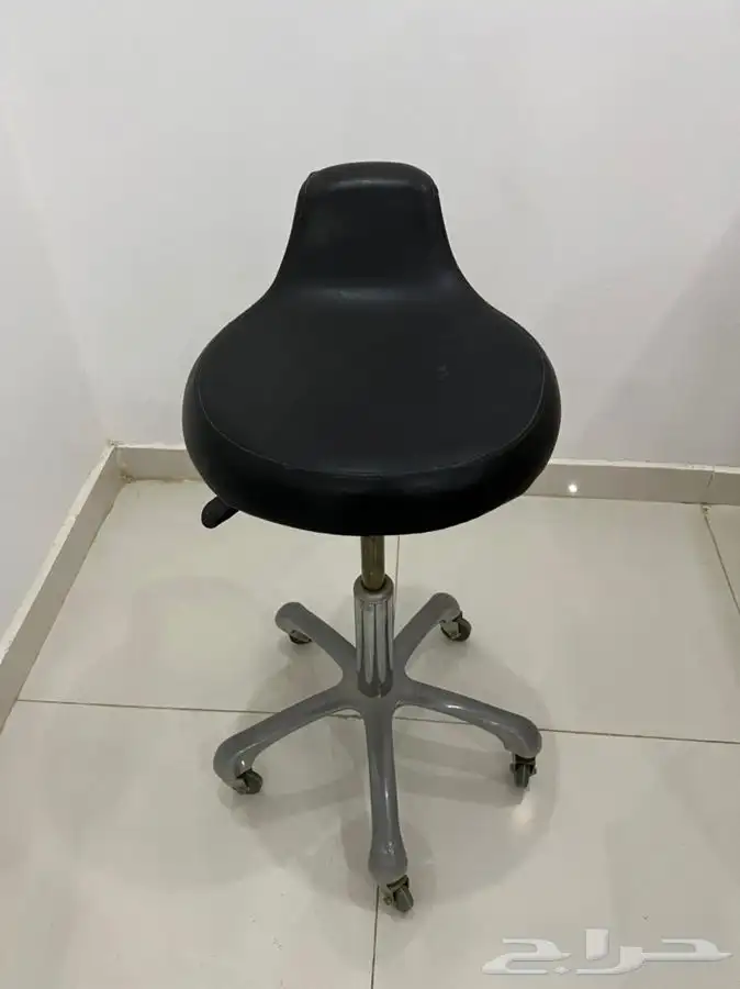سرير مكياج وكرسي استشوار 4