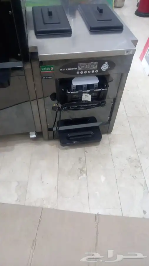 يوجد لدينه إلة ايسكريم بأكثر من لوان وشركه 4
