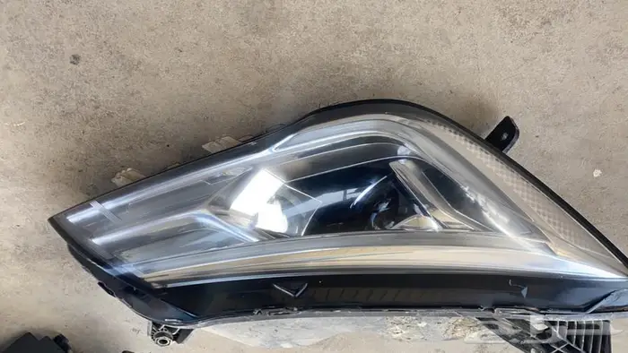 للبيع شمعات سيارات منوعه 36