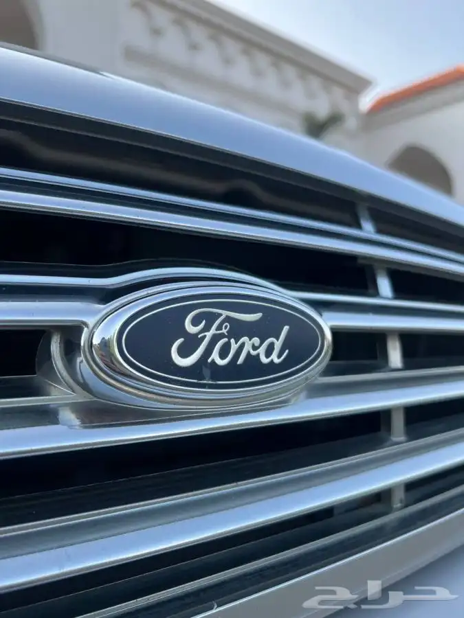 (مباع) فورد فكتوريا 2011 وكالة 10