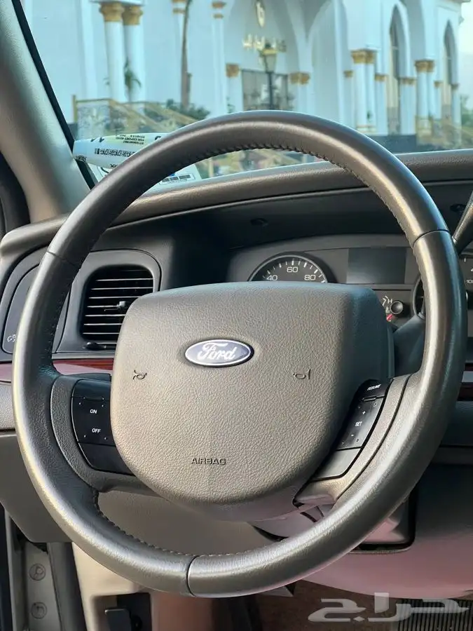 (مباع) فورد فكتوريا 2011 وكالة 42