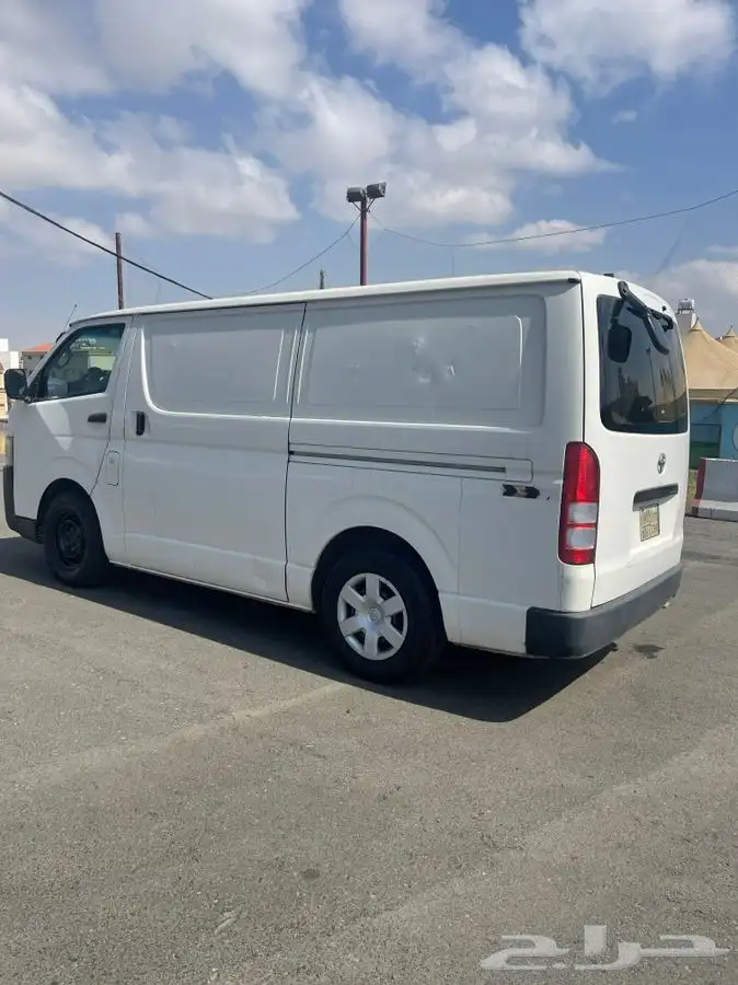 تويوتا باص بضاعه هاي ايس 2016 1