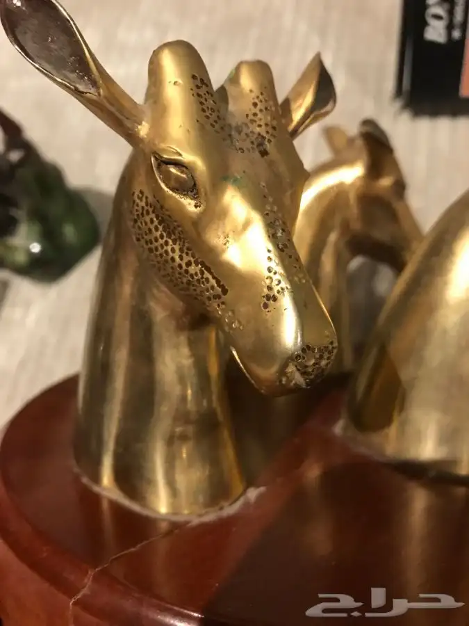 مجسم مصنوع من النحاس و قاعدة خشبيه 12