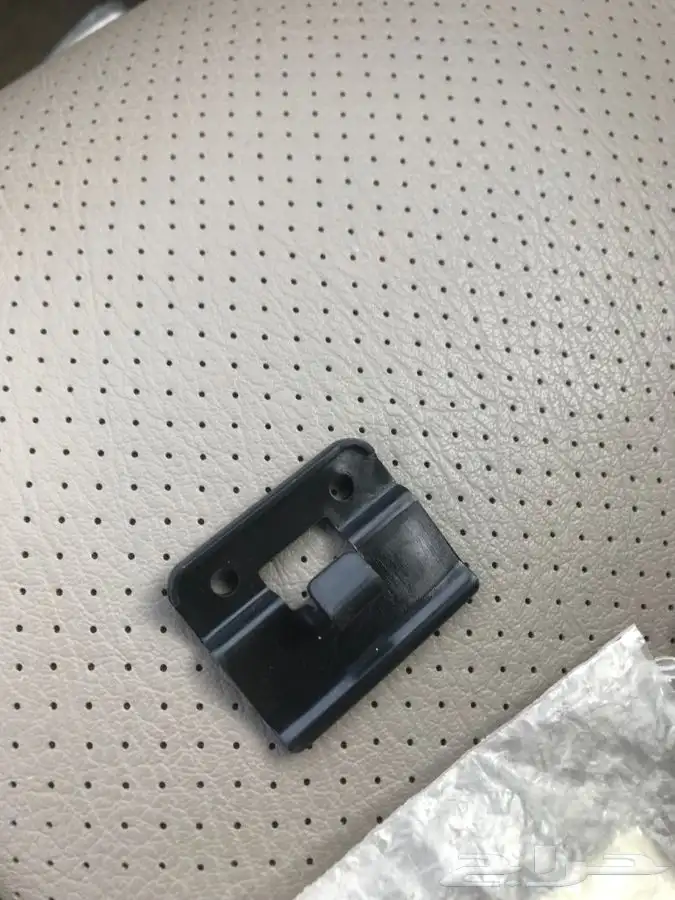 قفل تكاية كامري 2002 اصلي جديد وكاله 3