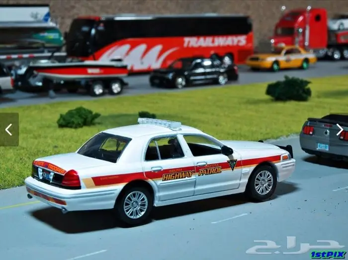 من النوادر مجسم فورد بوليسي كراون فكتوريا 2