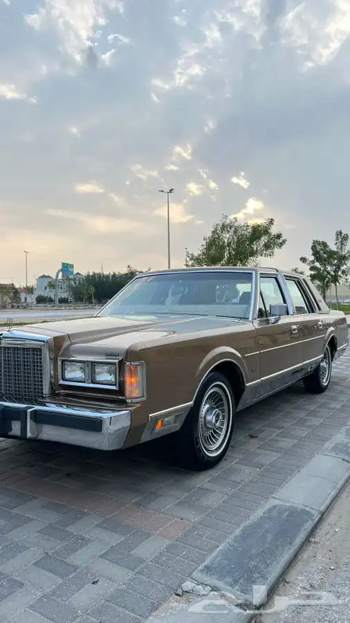 لينكون تاون كار كلاسيك 1986 بحالة المصنع وكالة ( تم البيع ). 8