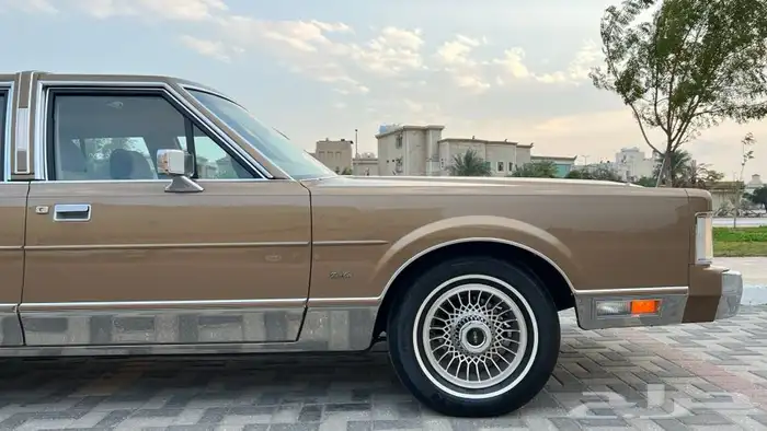 لينكون تاون كار كلاسيك 1986 بحالة المصنع وكالة ( تم البيع ). 17