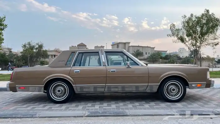 لينكون تاون كار كلاسيك 1986 بحالة المصنع وكالة ( تم البيع ). 21