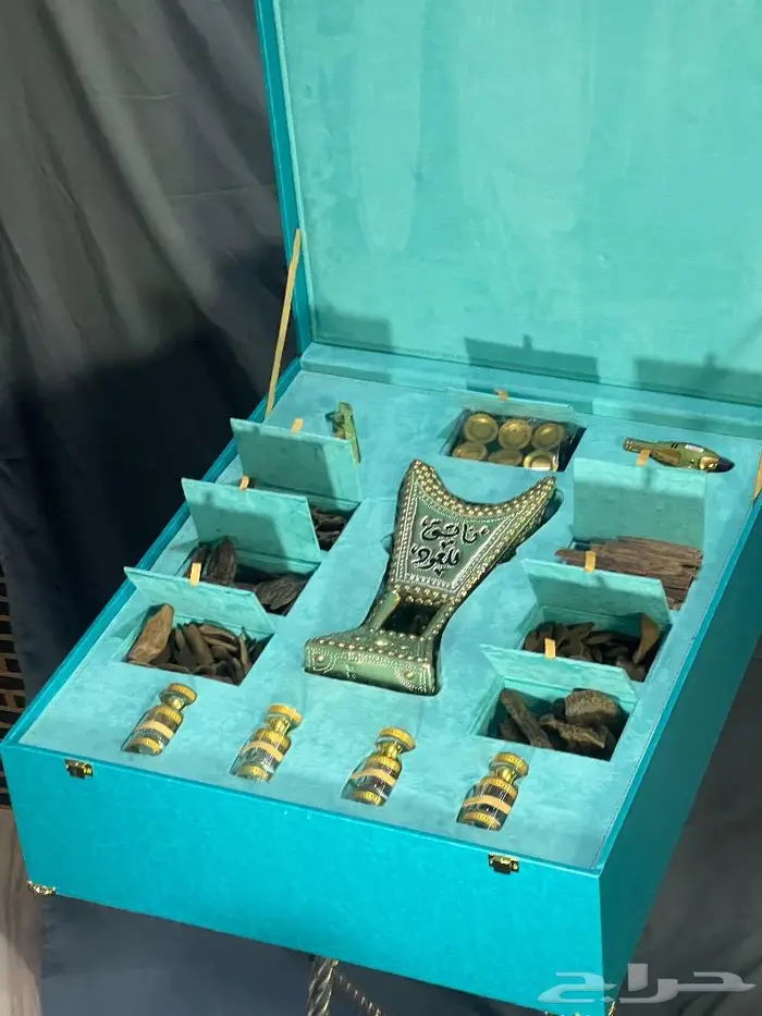 هدية صندوق عود ودهن عود ملكي للإهداء والمناسبات 1