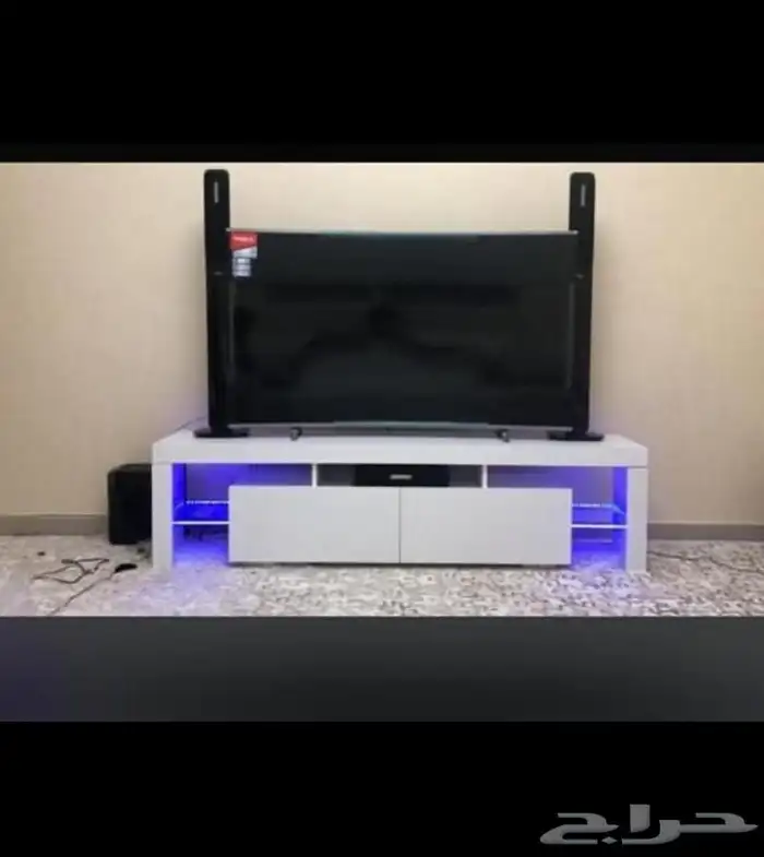 ديكور طاولة تلفزيون مضيئه 1
