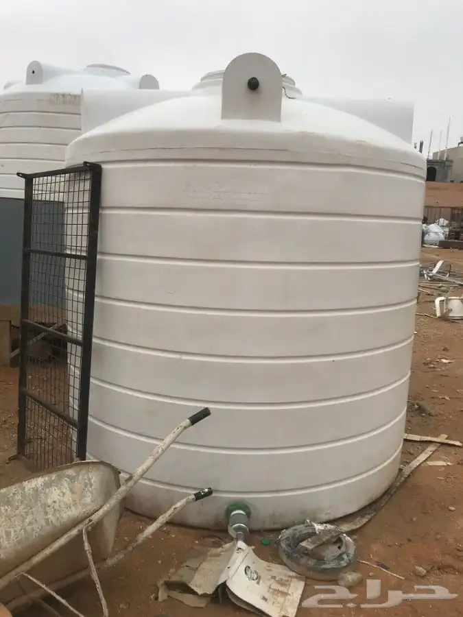 خزانات ماء للبيع 10التر نضيفه 11