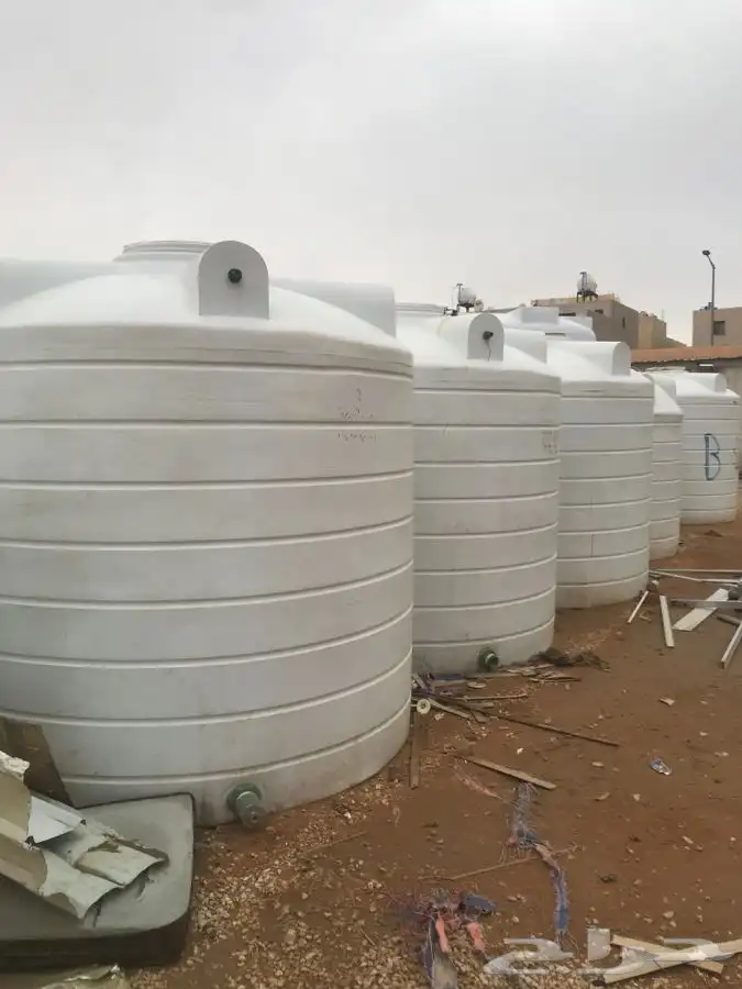 خزانات ماء للبيع 10التر نضيفه 10