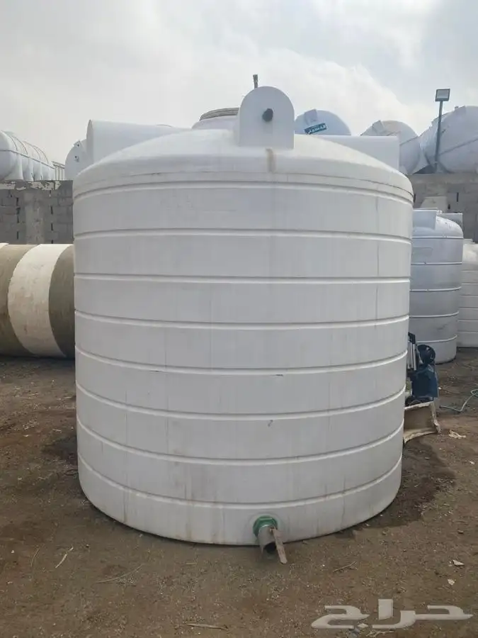 خزانات ماء للبيع 10التر نضيفه 8