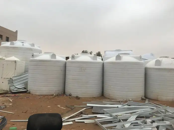 خزانات ماء للبيع 10التر نضيفه 13