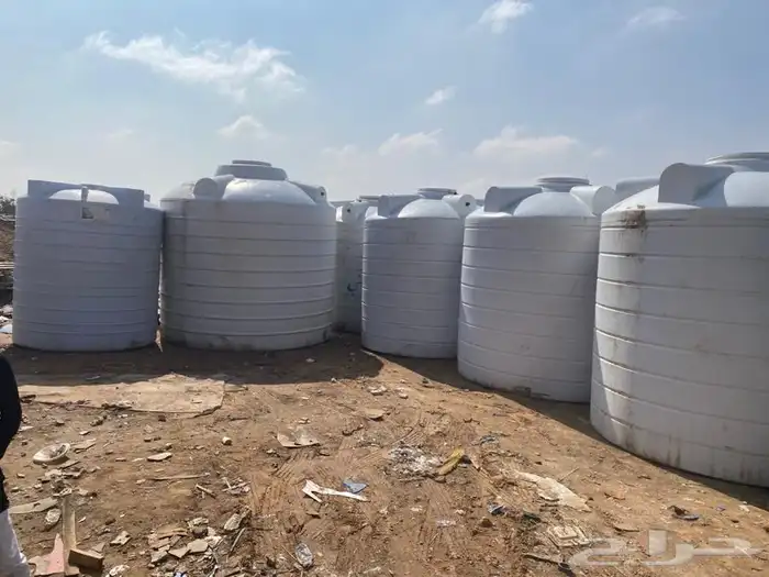 خزانات ماء للبيع 10التر نضيفه 0