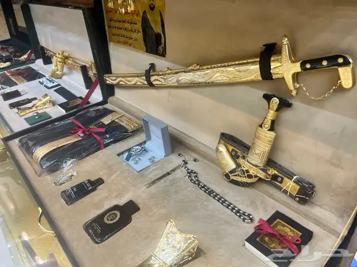 هدية بشت وسيف درع زوج ترقية تقاعد جنبية عطورات ملازم تخرج 0