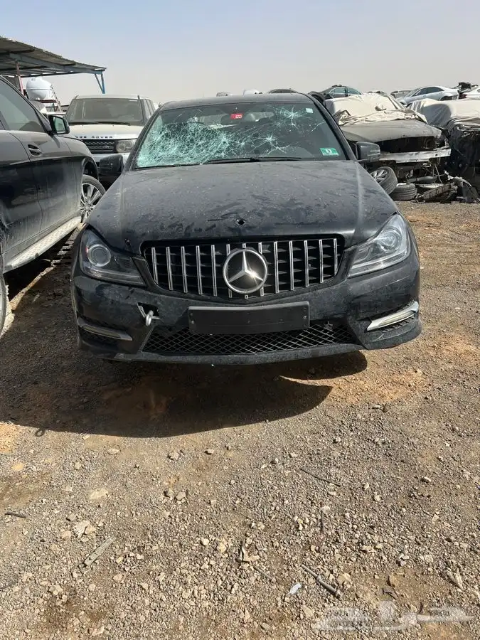 مرسيدس C300 موديل 2012 تشليح مقبل قطع غيار 0