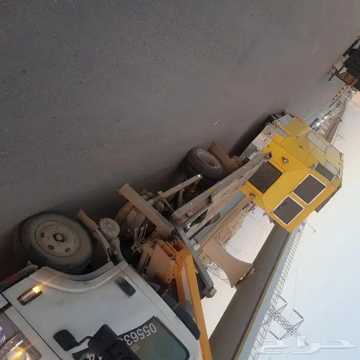 سطحه هيدروليك مع ونش طرق الملك خالد 4