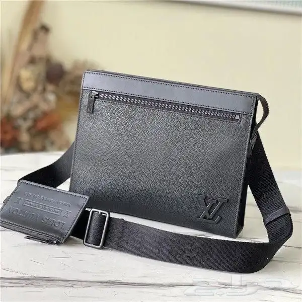 شنط LV رجاليه ( تقليد ) 1