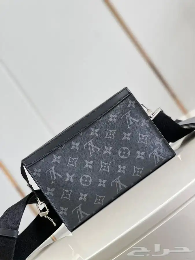 شنط LV رجاليه ( تقليد ) 32