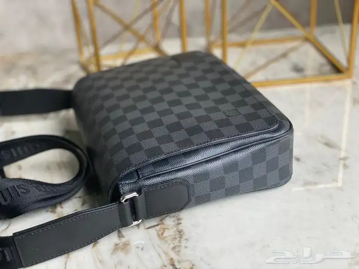 شنط LV رجاليه ( تقليد ) 11