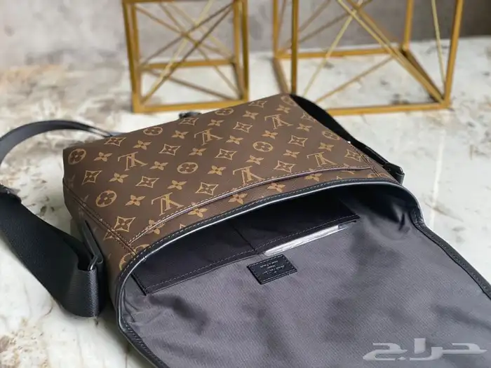 شنط LV رجاليه ( تقليد ) 20