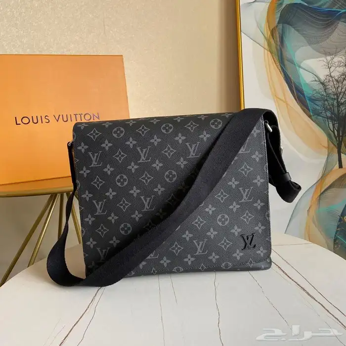 شنط LV رجاليه ( تقليد ) 24